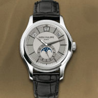 Patek Philippe Quantième annuel et phase de Lune 5205, or blanc sur cuir