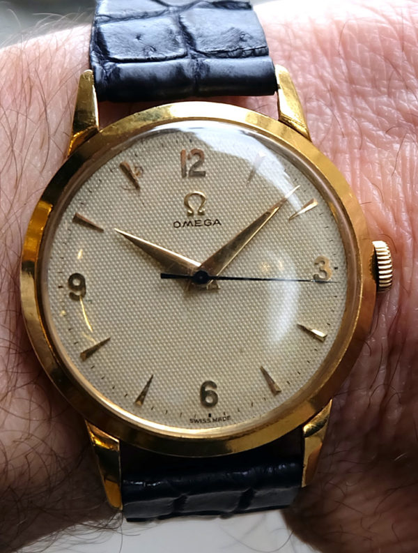 Omega nid d'abeille or jaune 36mm Circa 1952