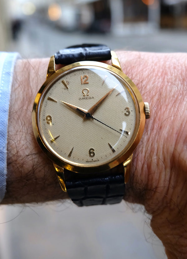 Omega nid d'abeille or jaune 36mm Circa 1952