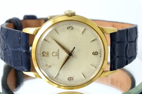 Omega nid d'abeille or jaune 36mm Circa 1952