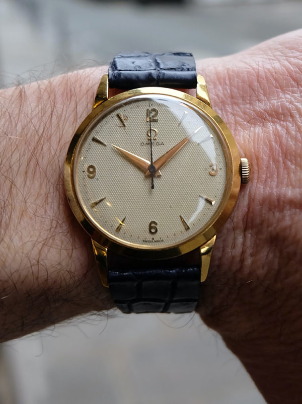 Omega nid d'abeille or jaune 36mm Circa 1952