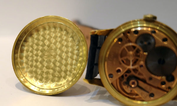 Omega nid d'abeille or jaune 36mm Circa 1952